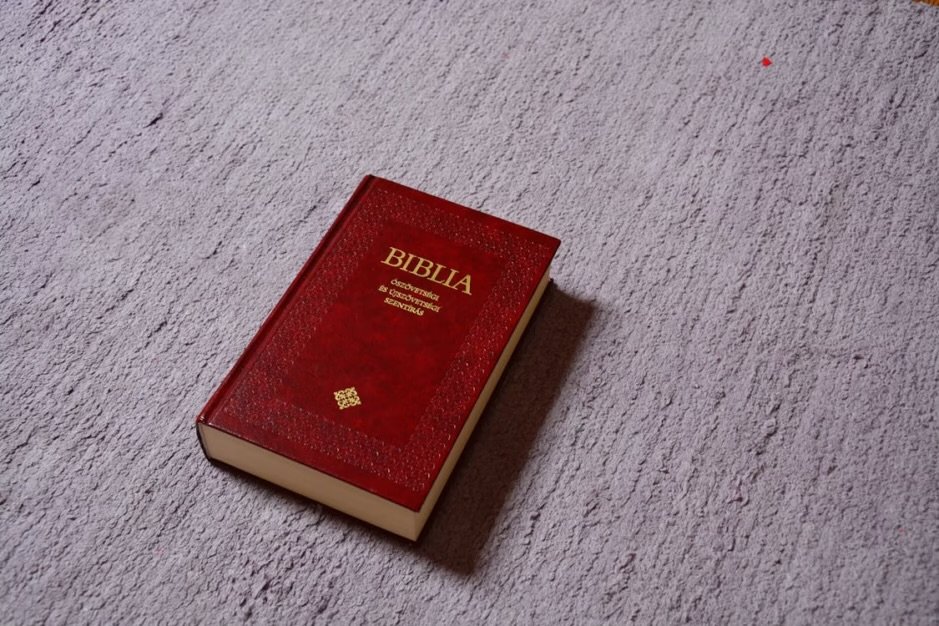 Grandma Left Her Grandson a Bible and a Note Instead of an Inheritance—But the Note Changed Everything